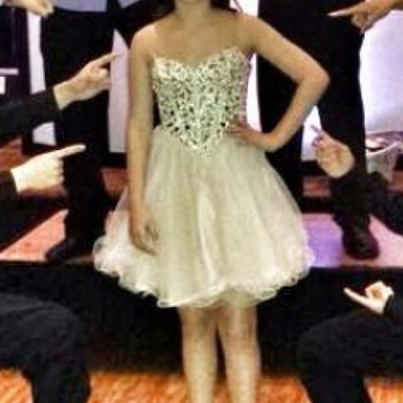 Dave and Johnny nude beaded dress. - Picture 2 of 2